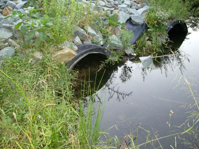 Submerged inflow pipes